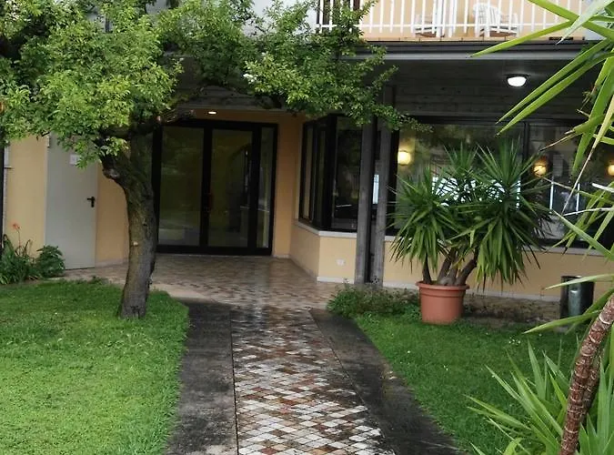 La Romantica Hotel *