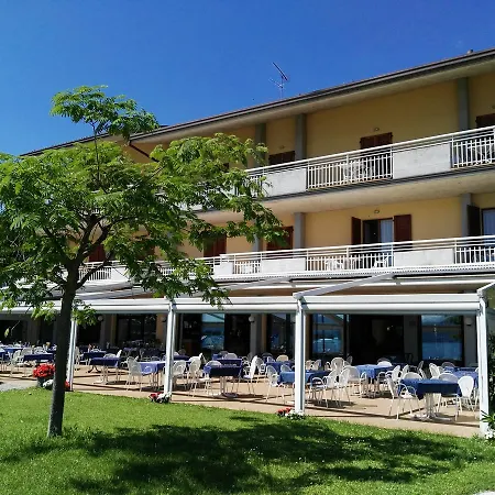 La Romantica Hotel *